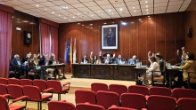 La actualización de las ordenanzas del agua se aprobó con los votos de socialistas y populares y con la abstención de José María Molina