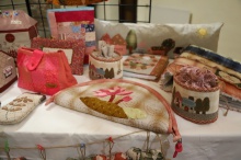 Exposición de Patchwork, Fotografía y Restauración de muebles (Universidad Popular 2024-25)