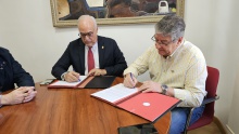 Firma del convenio con el Manzanares CF