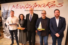 Premiados en el concurso Emprende junto al alcalde y al concejal de Promoción Económica