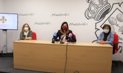 Díaz-Benito explicó las medidas en rueda de prensa junto a las floristas manzanareñas