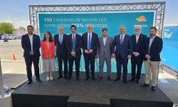 Julián Nieva junto al resto de autoridades y representantes de Repsol en Manzanares