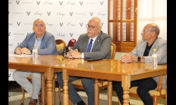 Julián Nieva junto a Carlos Marín y a Félix Bellido durante la clausura de la asamblea
