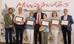 Nieva y Camacho junto al personal municipal jubilado