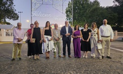 Miembros de la corporación municipal tras el encendido del alumbrado