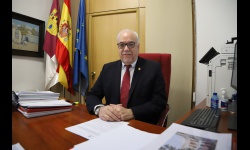 Julián Nieva en el despacho de Alcaldía