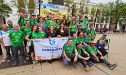 Foto de participantes y autoridades a su llegada a la plaza de la Constitución de Manzanares