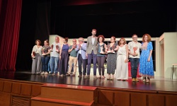 Foto conjunta de los premiados junto a miembros de Fetea y del Ayuntamiento de Manzanares