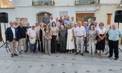 Miembros de El Zaque ante la casa del Manifiesto