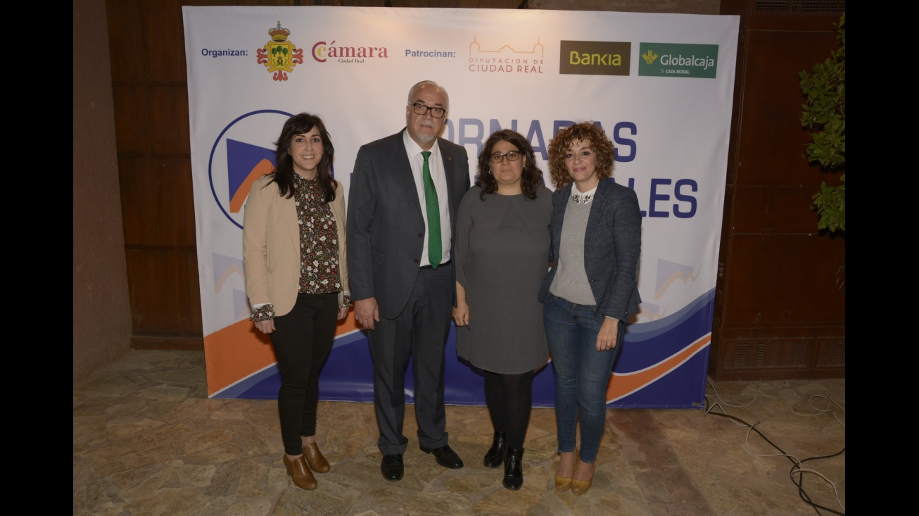 De la Fuente con Julián Nieva, Cristina Cancho y Beatriz Labián