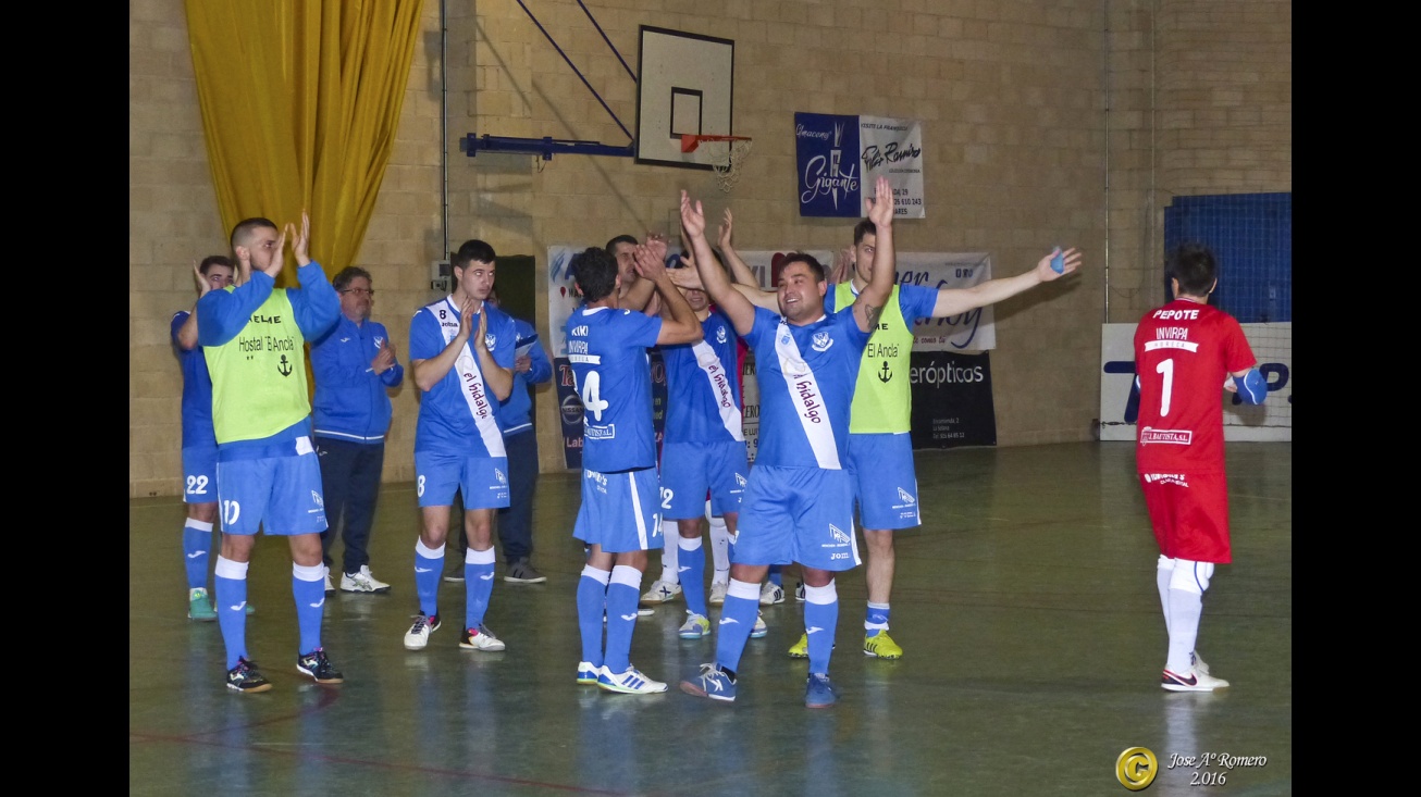 Jugadores del Quesos El Hidalgo celebrando una victoria. Foto de archivo (J.A. Romero)