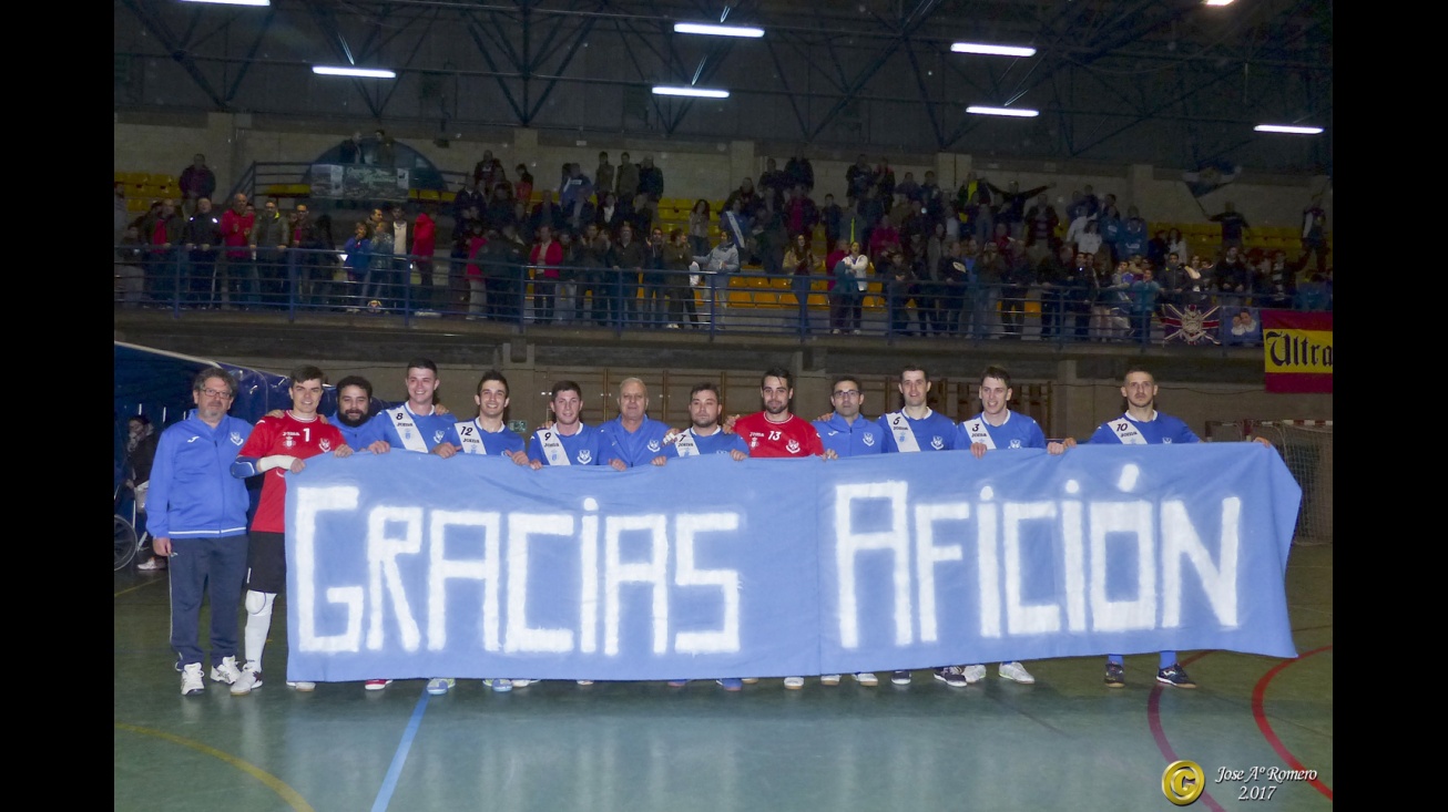 La plantilla agradeció el apoyo de la afición. Foto: José A. Romero