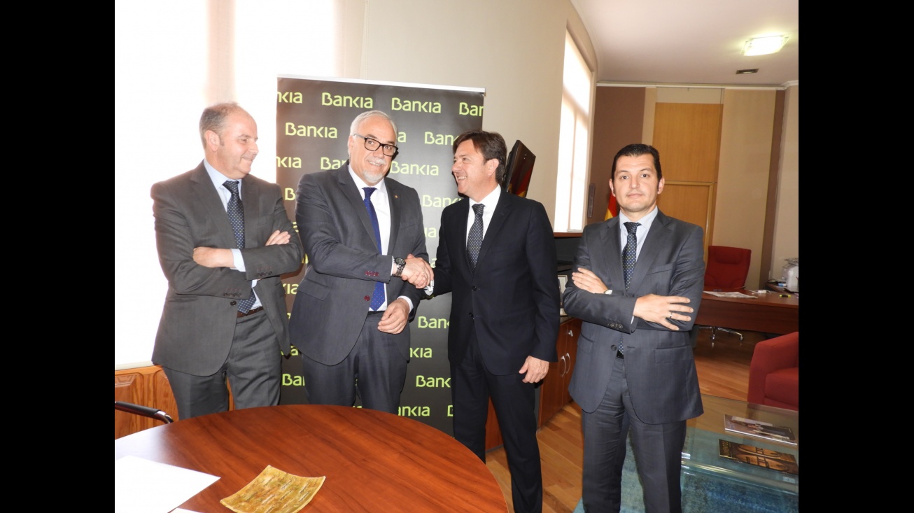 Firma del convenio entre Ayuntamiento y Bankia para promocionar y cofinanciar las ferias FERSAMA y FERCAM