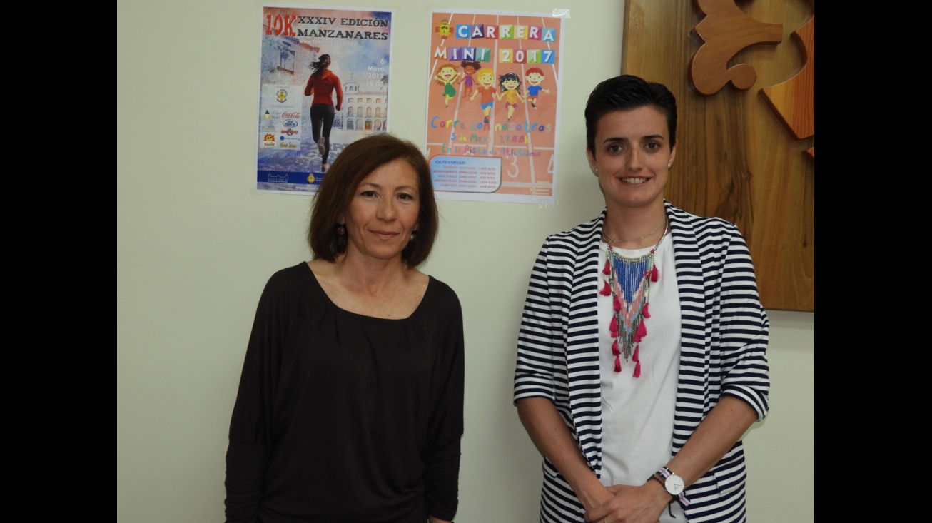 Esther Nieto-Márquez, concejala de deportes y Carmen Ruiz-Escribano, presidenta del Club Atletismo Manzanares