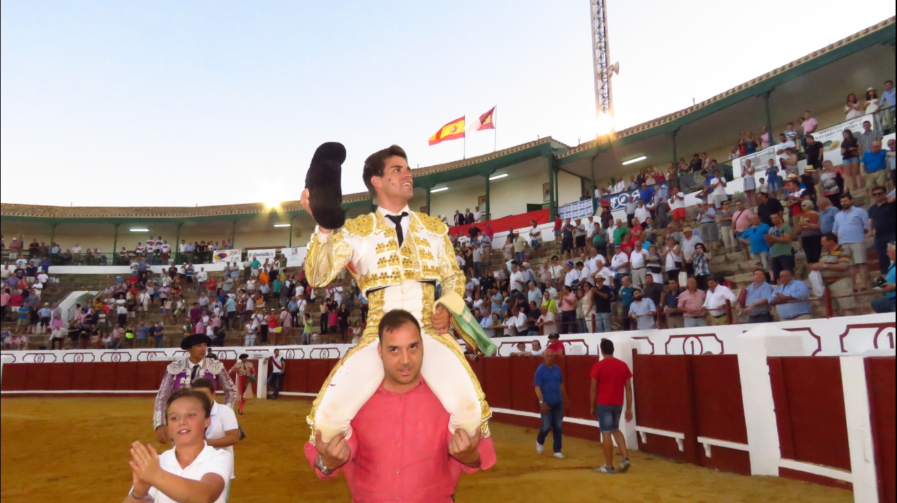 Segunda puerta grande consecutiva para Rubén Pinar en Manzanares