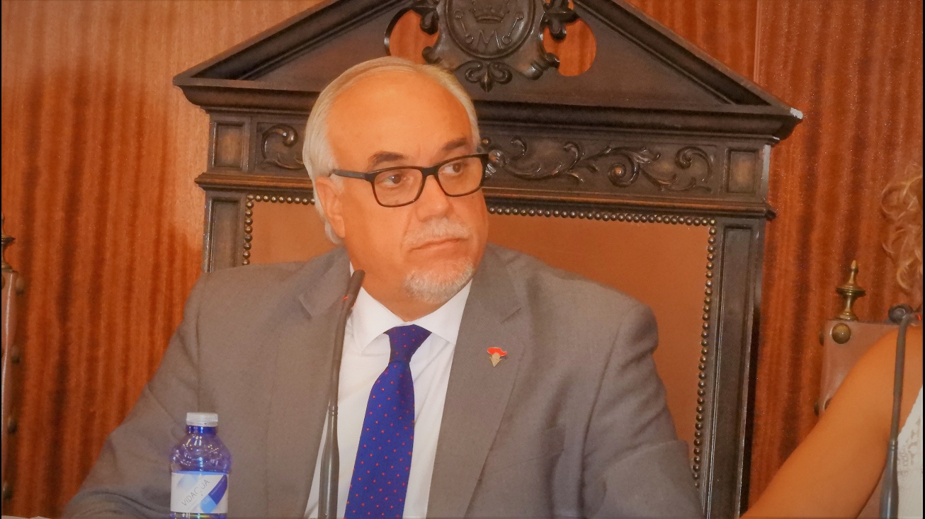 Julián Nieva, alcalde de Manzanares en el pleno correspondiente al mes de julio 2017