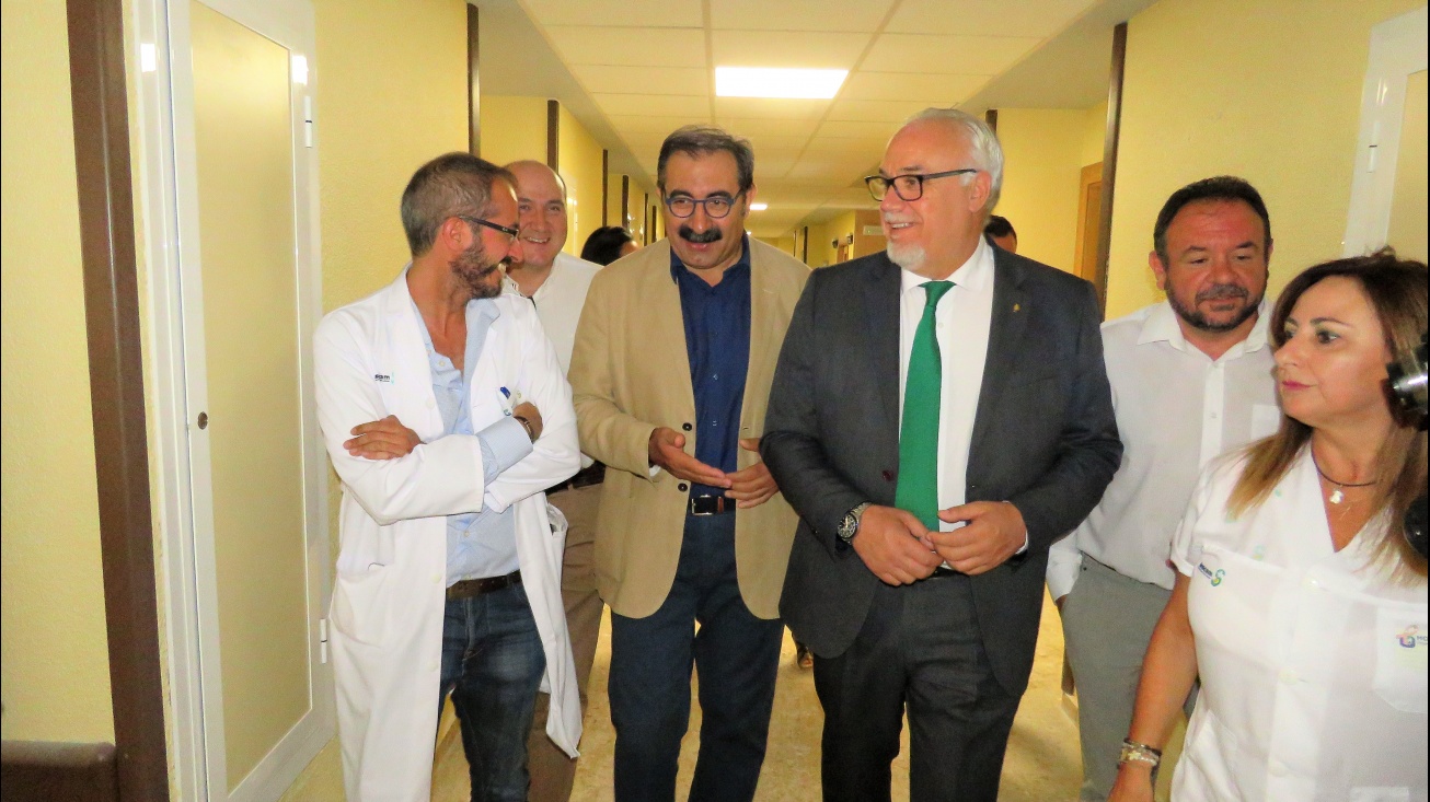 Visita a las reformas que se acometen en el hospital