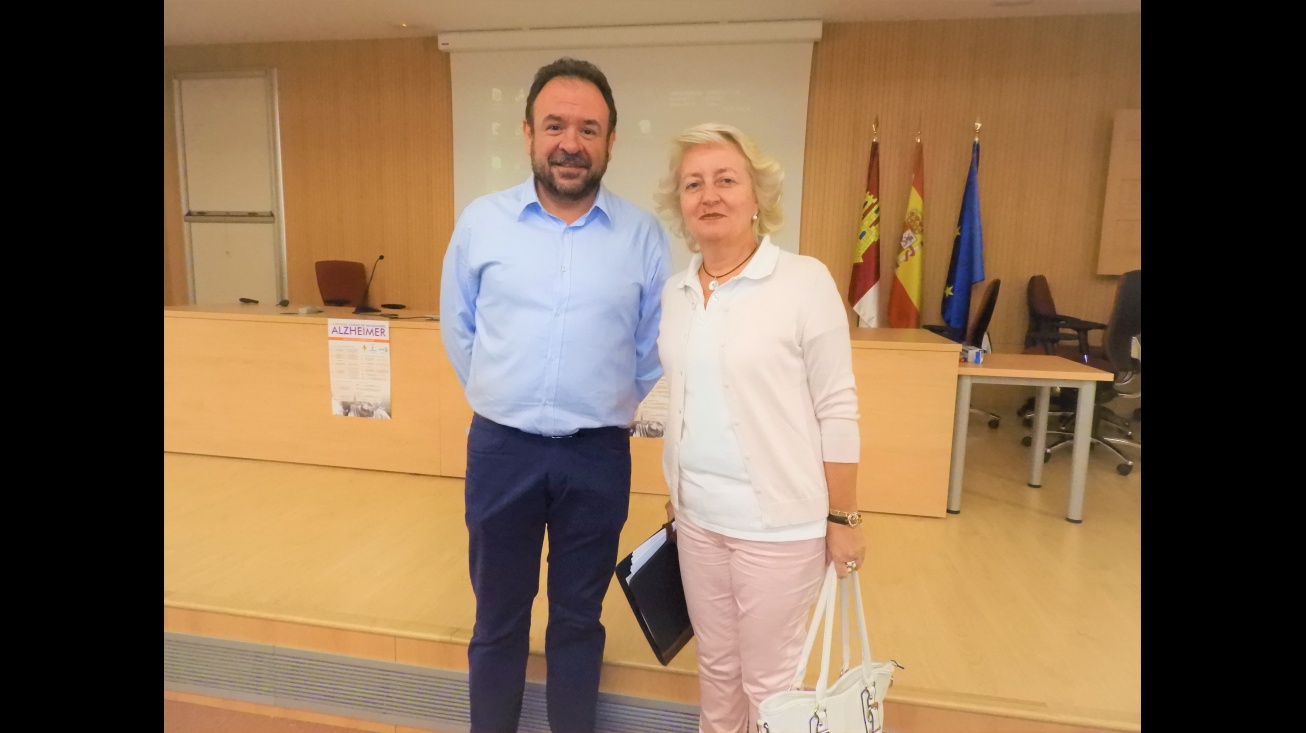 Juan López de Pablo, concejal de sanidad junto a la Teniente Fiscal de la Audiencia Provincial, Carmen Mendiola