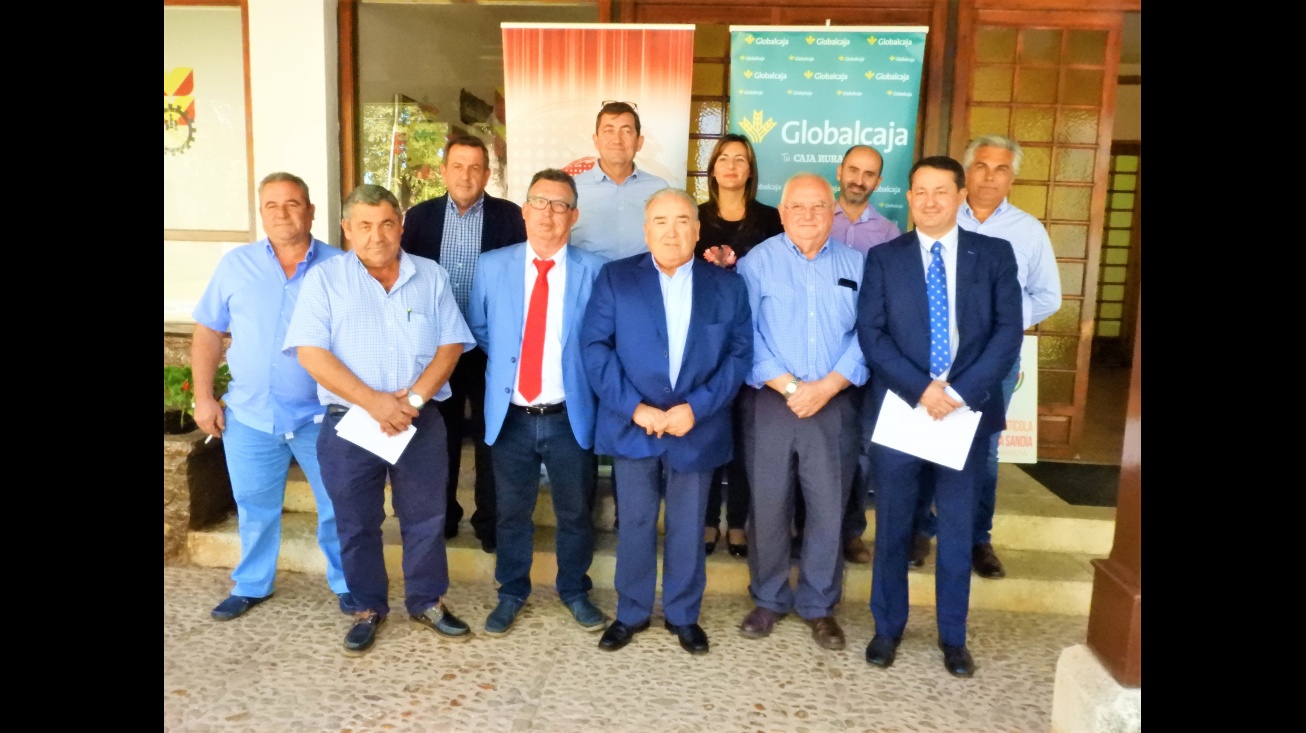 La concejal de agricultura, Isabel Díaz-Benito, junto a representantes del sector en la reunión celebrada en Manzanares