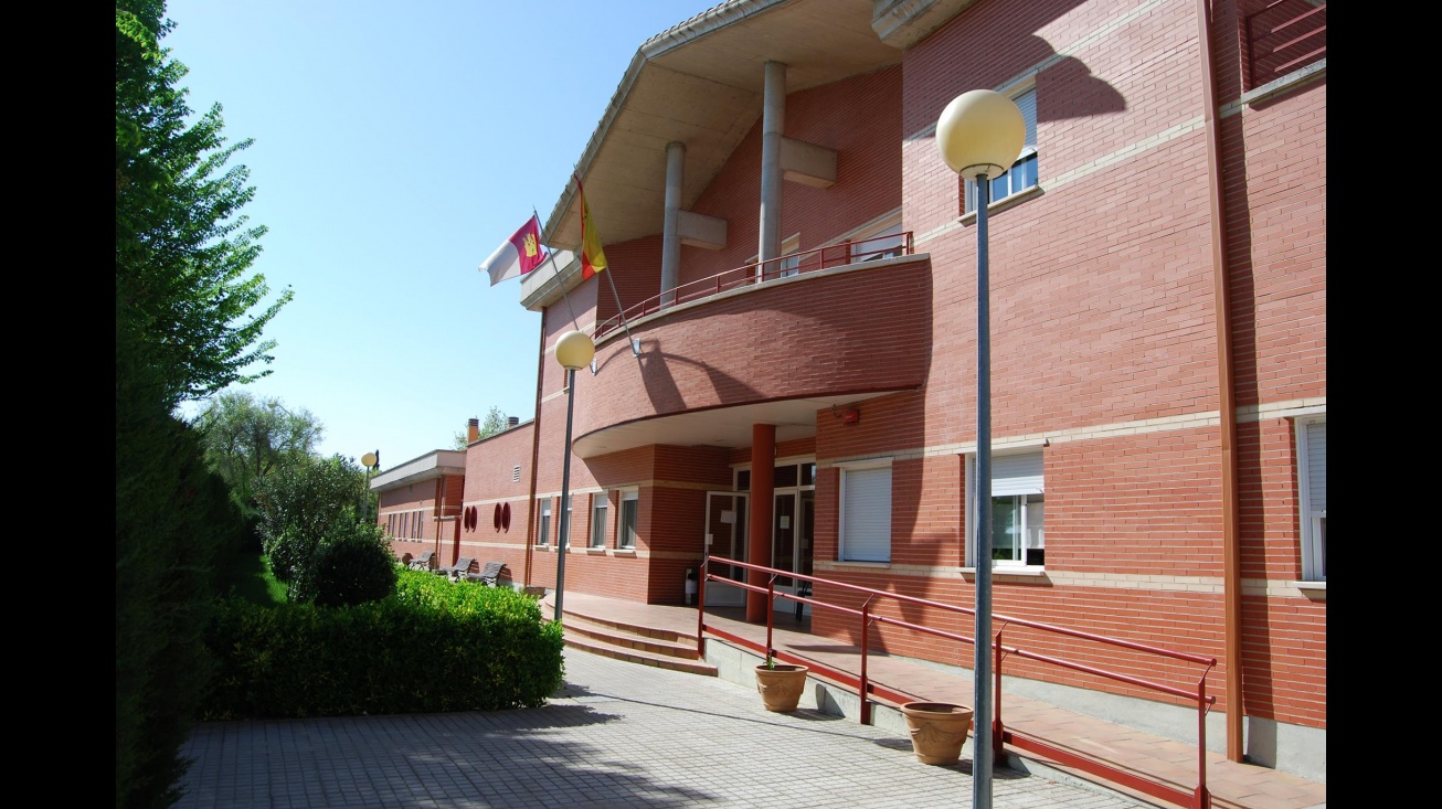 Fachada de la residencia Los Jardines