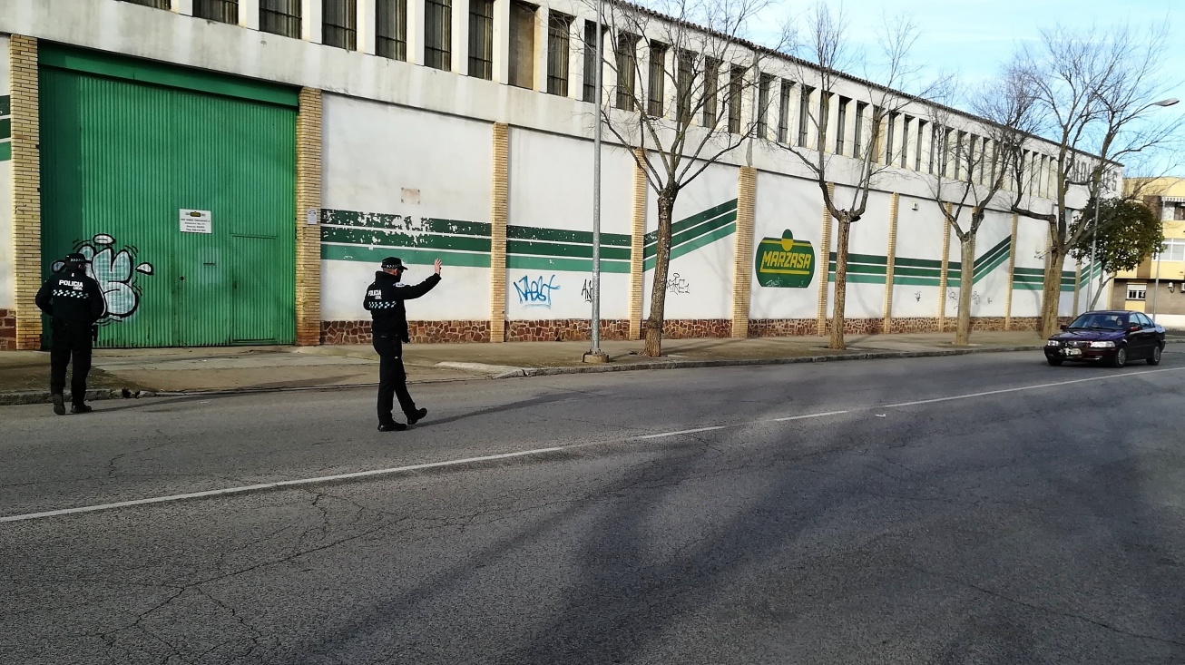 Agentes de Policía Local durante uno de los controles de esta campaña