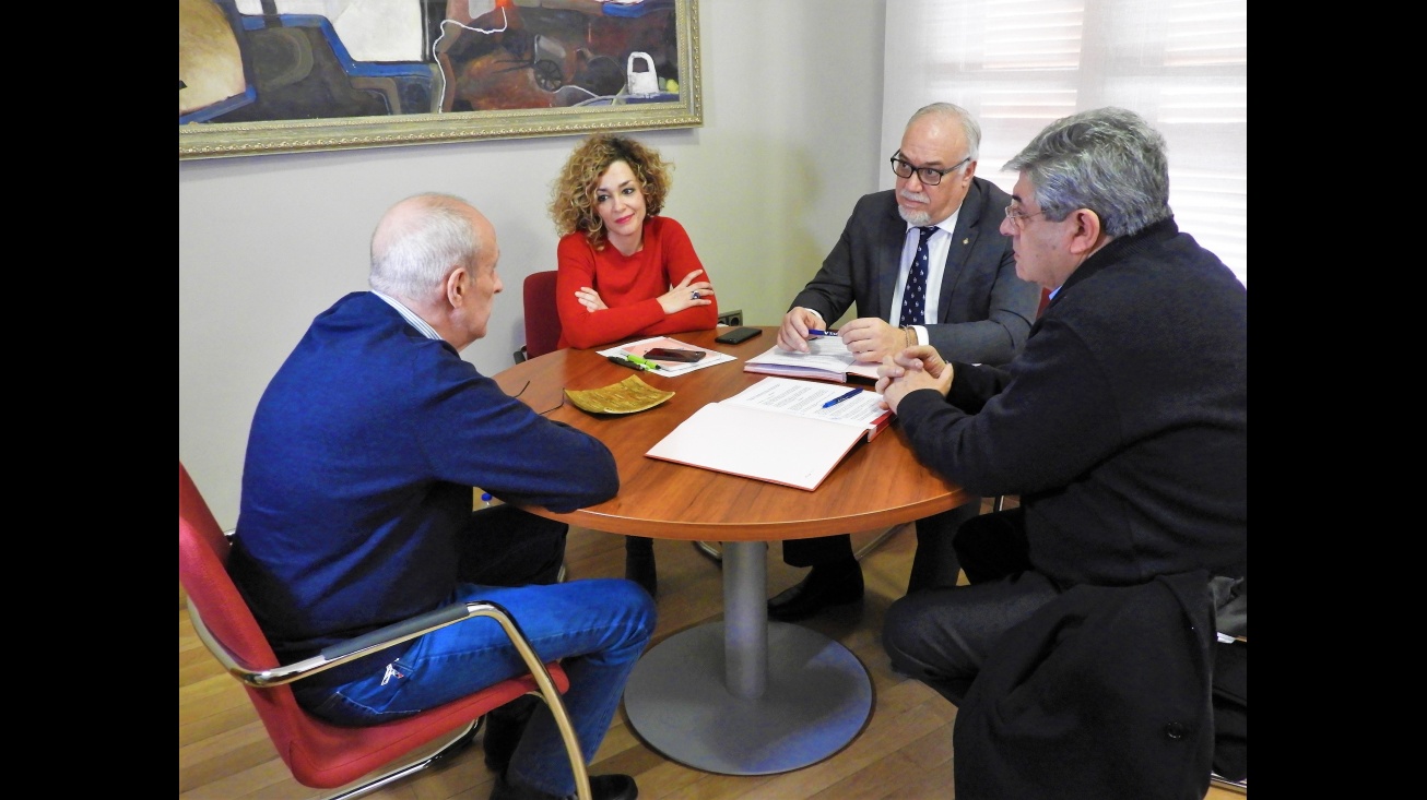 Reunión entre los representantes del Equipo de Gobierno y la revista Siembra