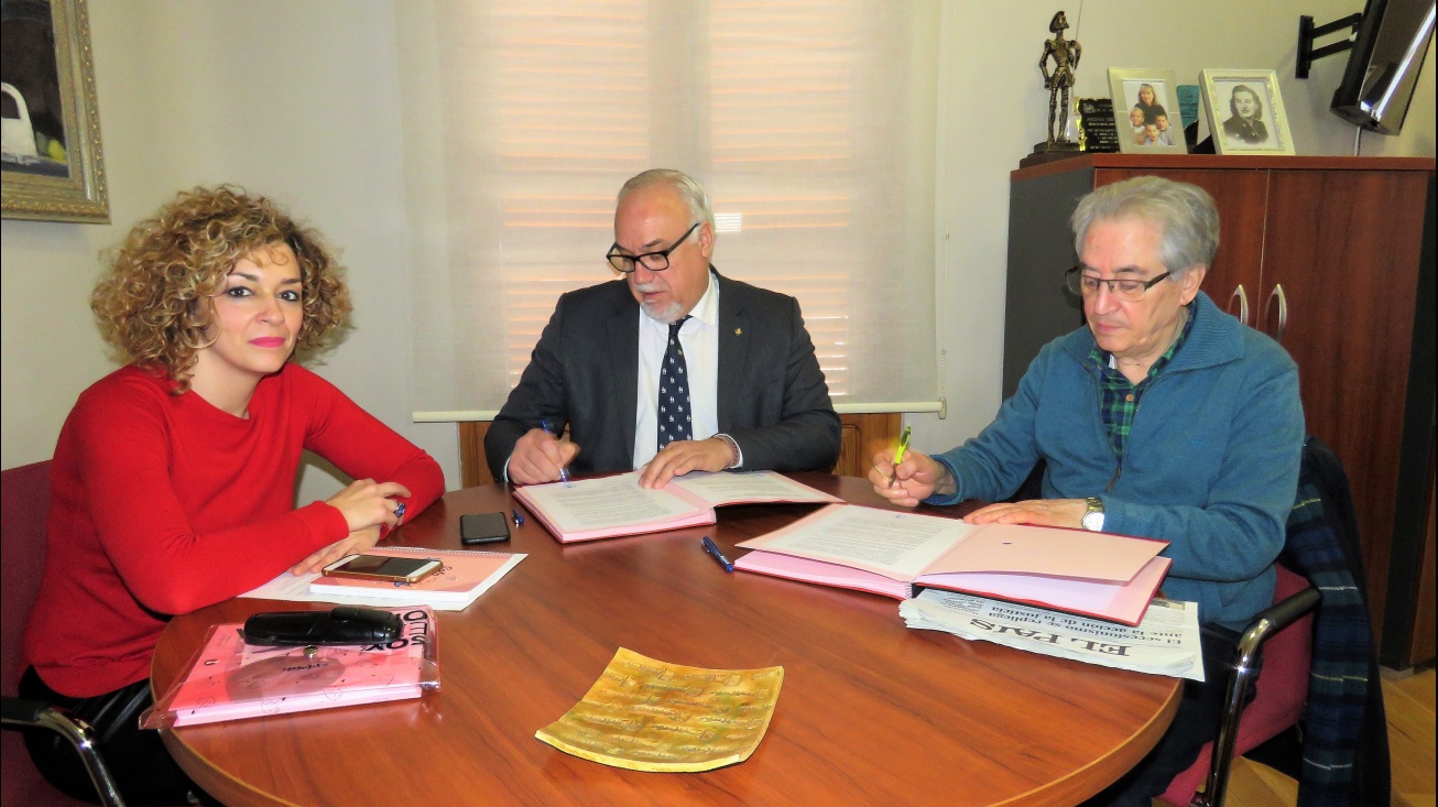 Firma del convenio entre el Ayuntamiento y la Escuela de Ciudadanos