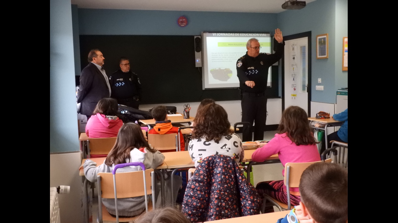 La Policía Local imparte charlas de educación vial en los colegios locales