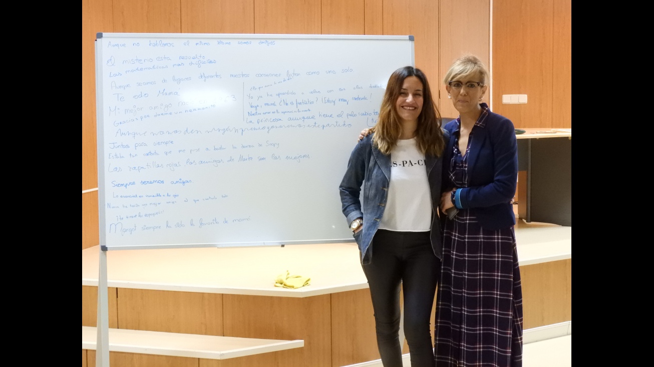 La concejala de Cultura junto a Marta Enrique