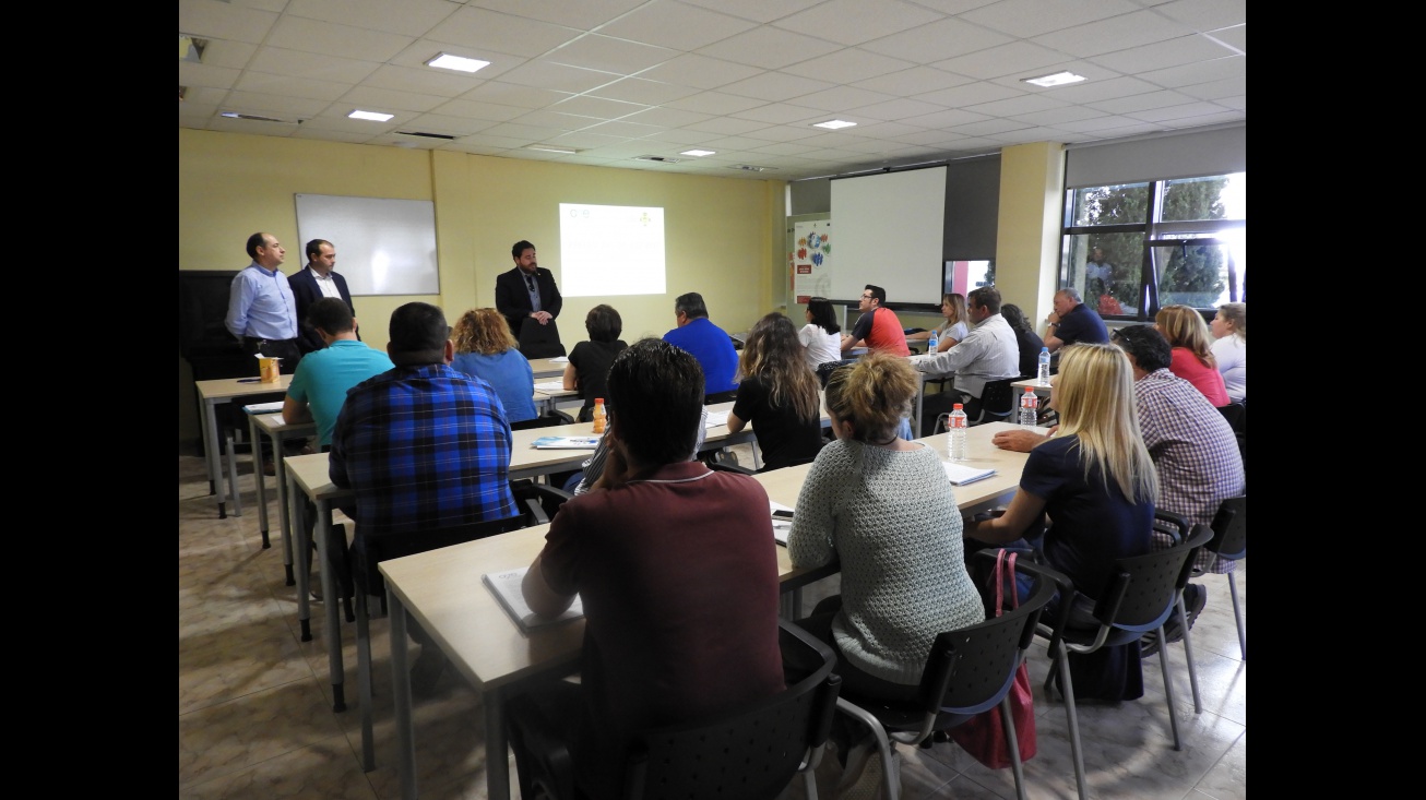 El concejal de Empleo visita el curso de prevención de riesgos laborales