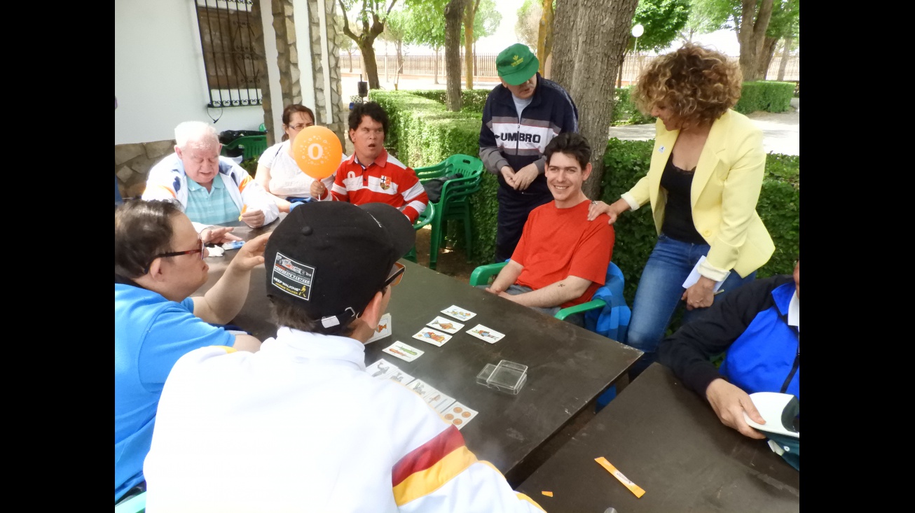 Beatriz Labián comparte la jornada de romería con los usuarios y usuarias del Centro Ocupacional