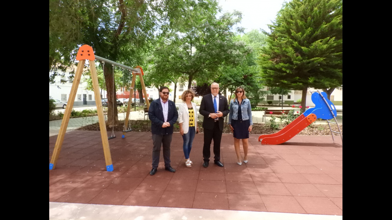 Representantes del Equipo de Gobierno visitan la obra en la plaza de Don Quijote