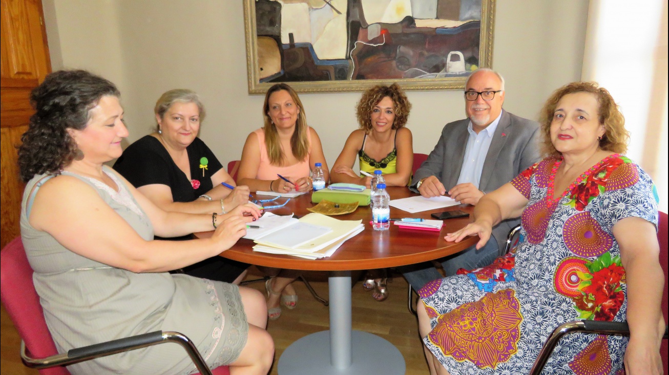 Participantes en la comisión ejecutiva del Consejo de la Mujer de Manzanares
