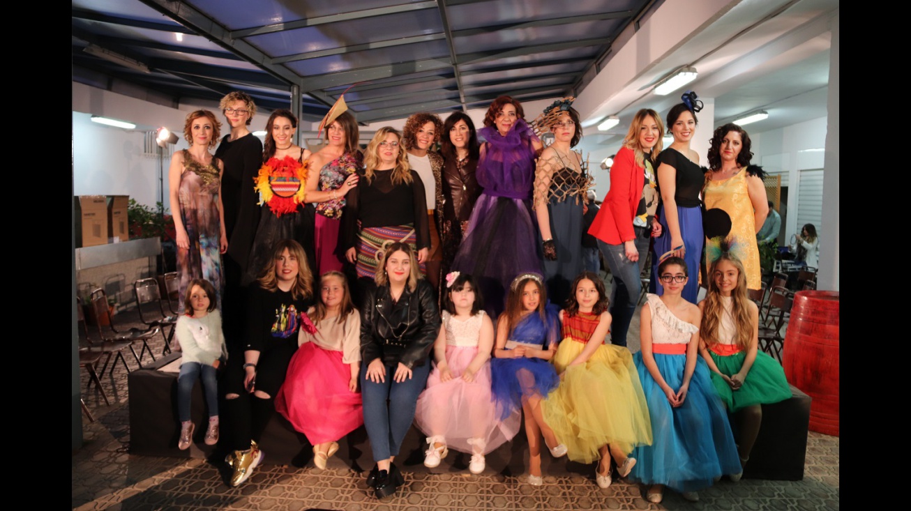 Desfile de moda y complementos 'Despertando emociones'