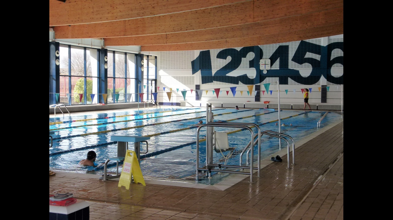 Imagen de archivo de la piscina cubierta