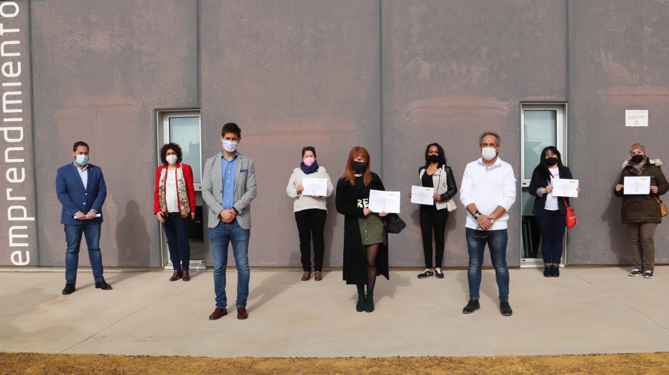 Foto conjunta tras la entrega de certificados de profesionalidad