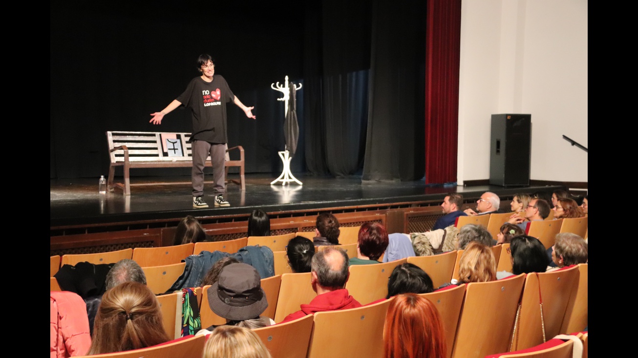 Pamela Palenciano durante su actuación en la Casa de Cultura de Manzanares