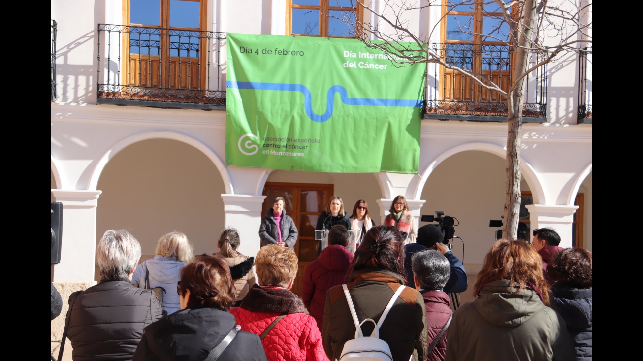 Acto celebrado en la plaza de la Constitución de Manzanares en el Día Mundial contra el Cáncer