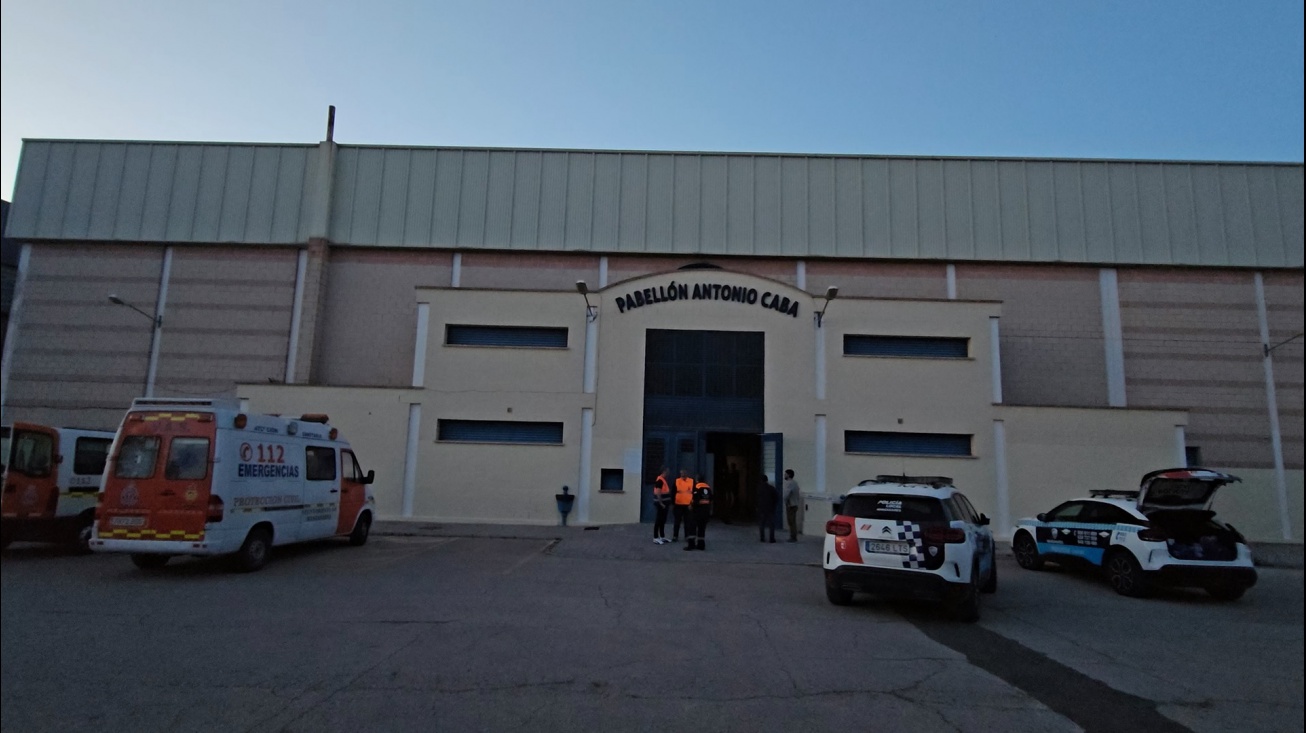 Exterior del pabellón Antonio Caba en la noche del lunes