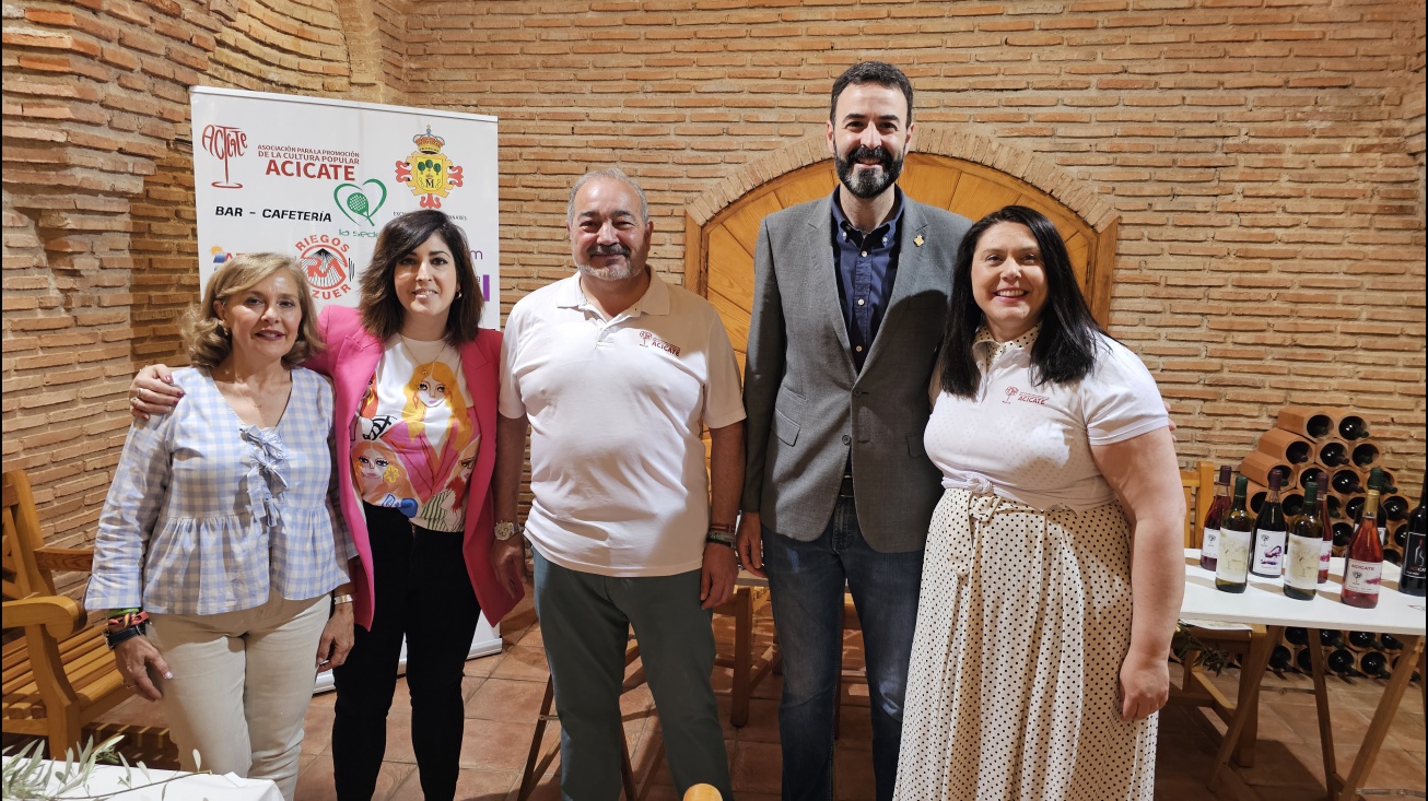 Los concejales Gemma de la Fuente y Jesús Romero asistieron a la cata de Acicate