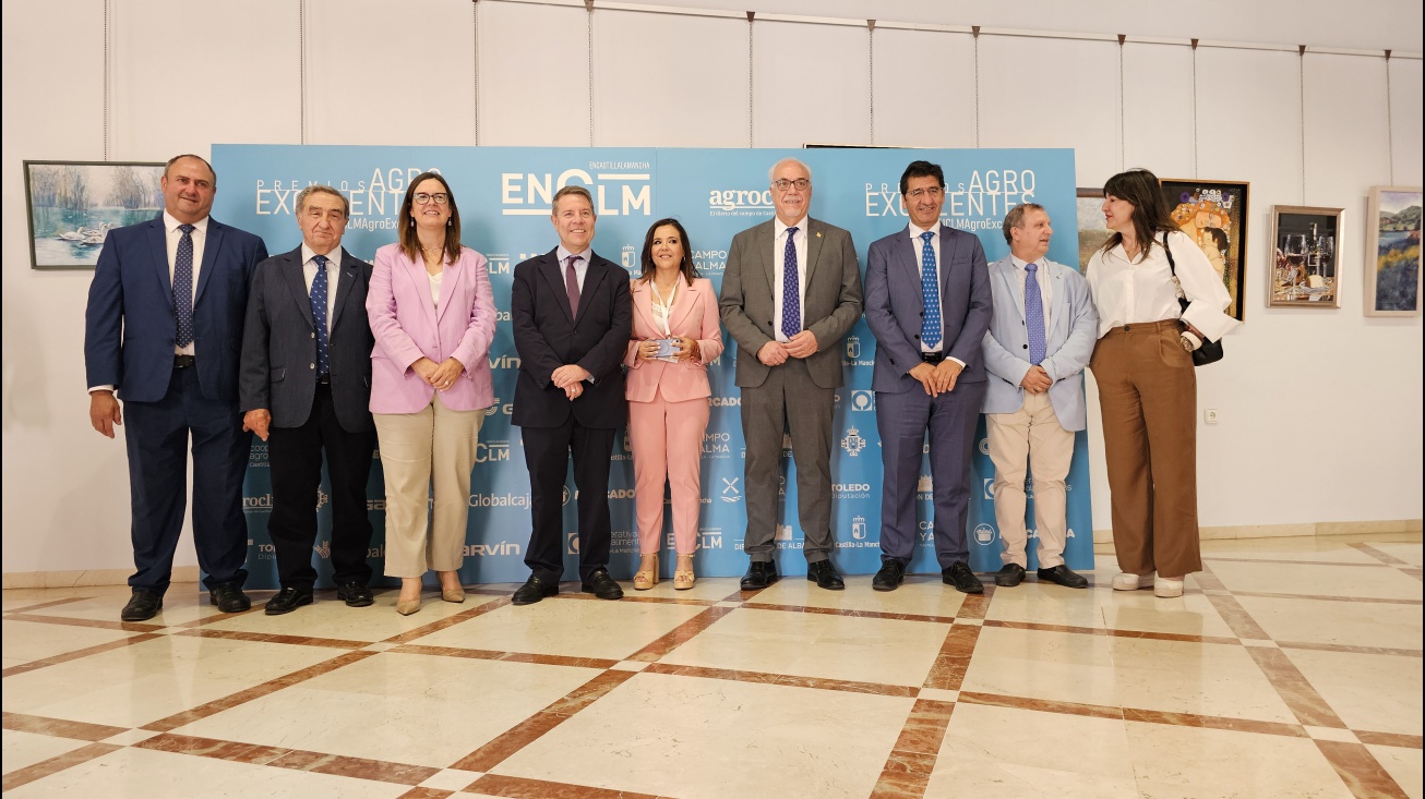 Autoridades regionales y locales con la dirección de EnCLM