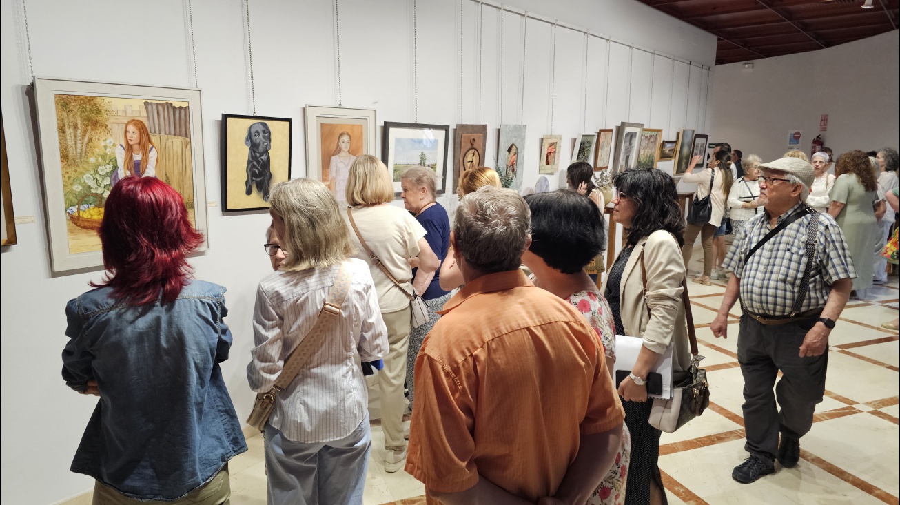Numeroso público asistió a la inauguración de la exposición