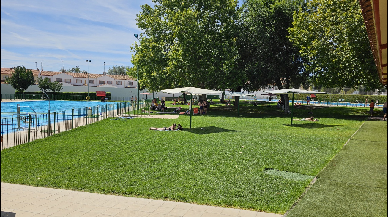 Vista general de la piscina municipal de Manzanares