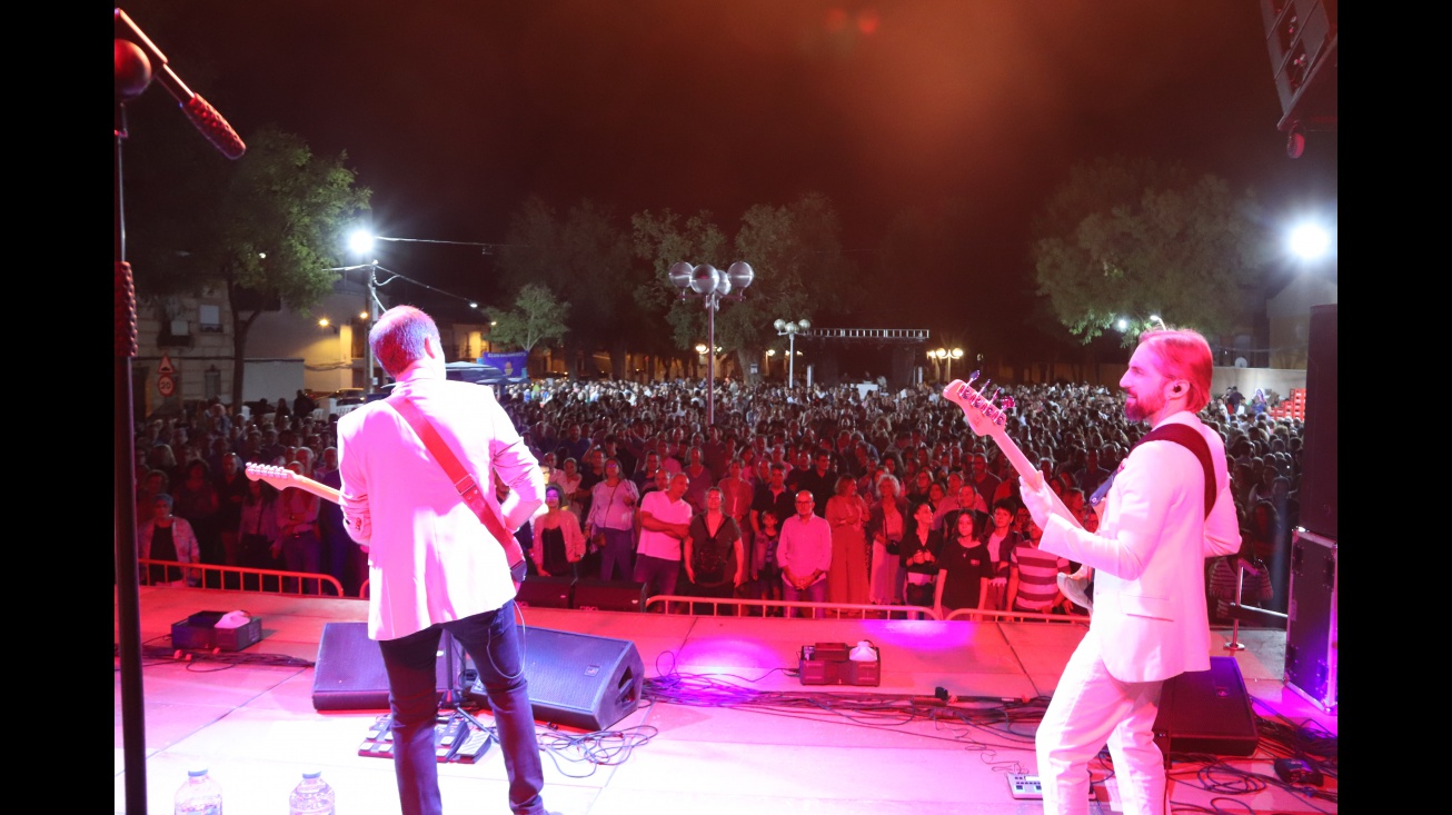 Una de las actuaciones de la verbena de las fiestas 2024