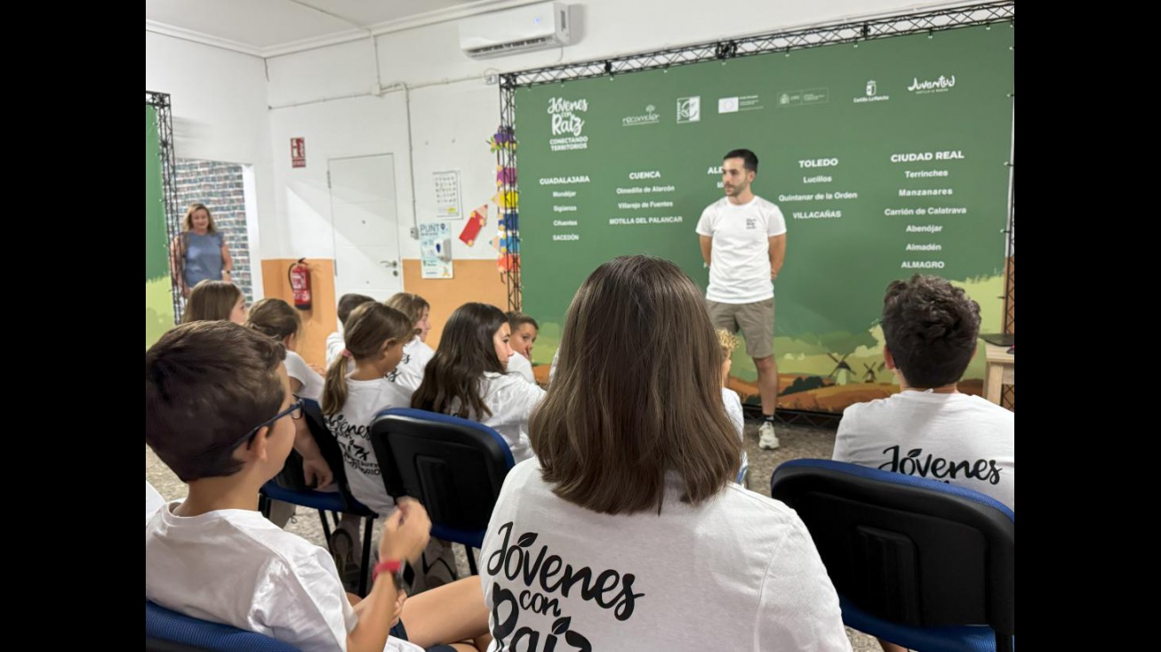 Uno de los talleres formativos de Jóvenes con Raíz