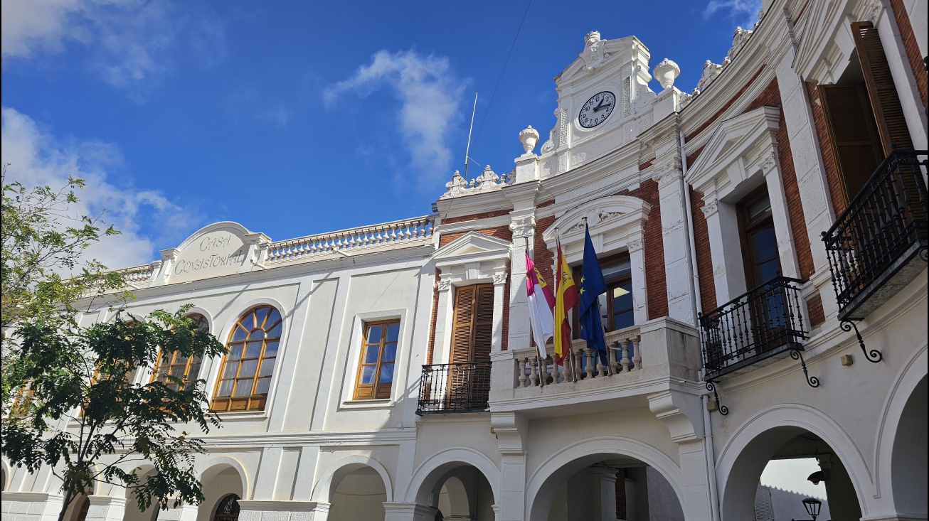 Fachada del Ayuntamiento de Manzanares