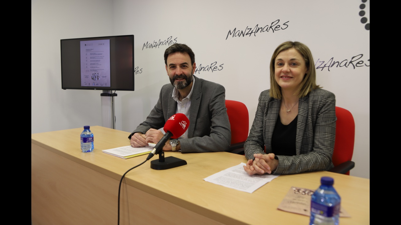 Jesús Romero y Gloria Patón en la presentación de los IV Encuentros en torno al 27