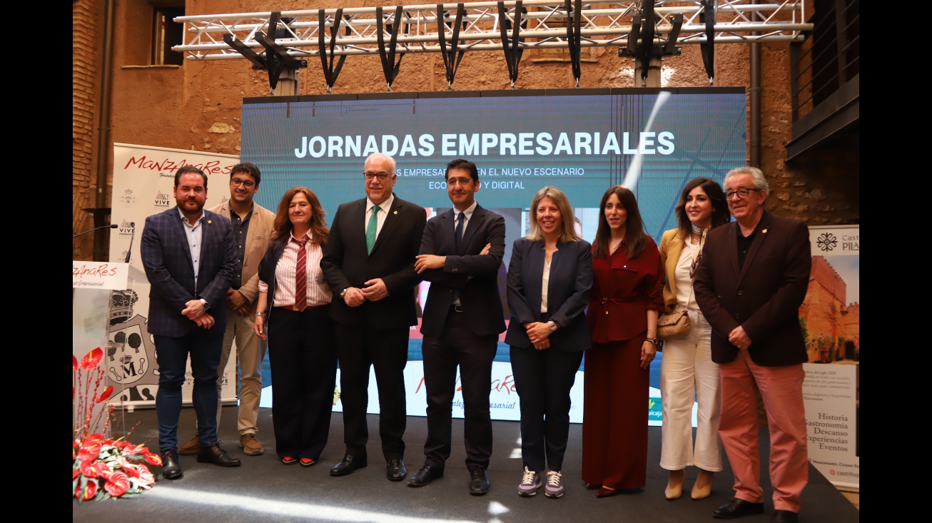 Autoridades en la clausura de las Jornadas Empresariales 2026