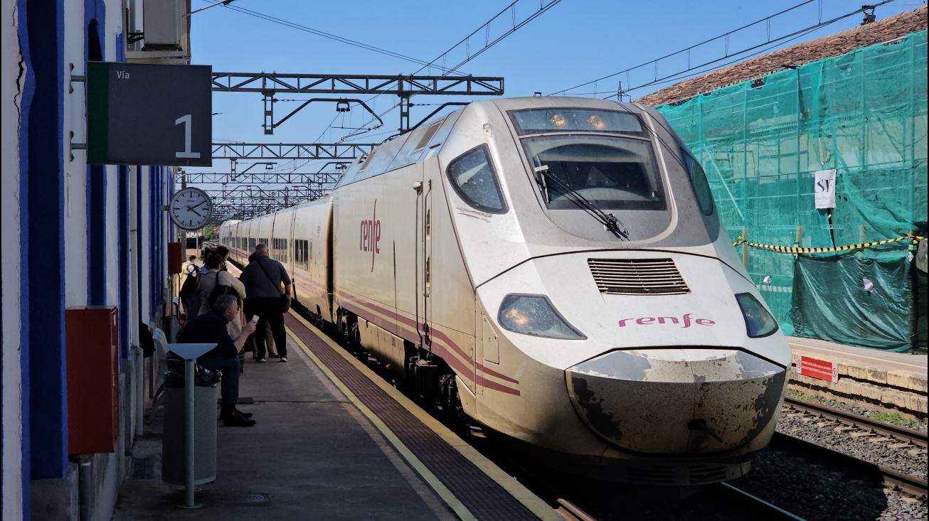 Llegada de un Alvia a la estación de Manzanares en imagen de archivo