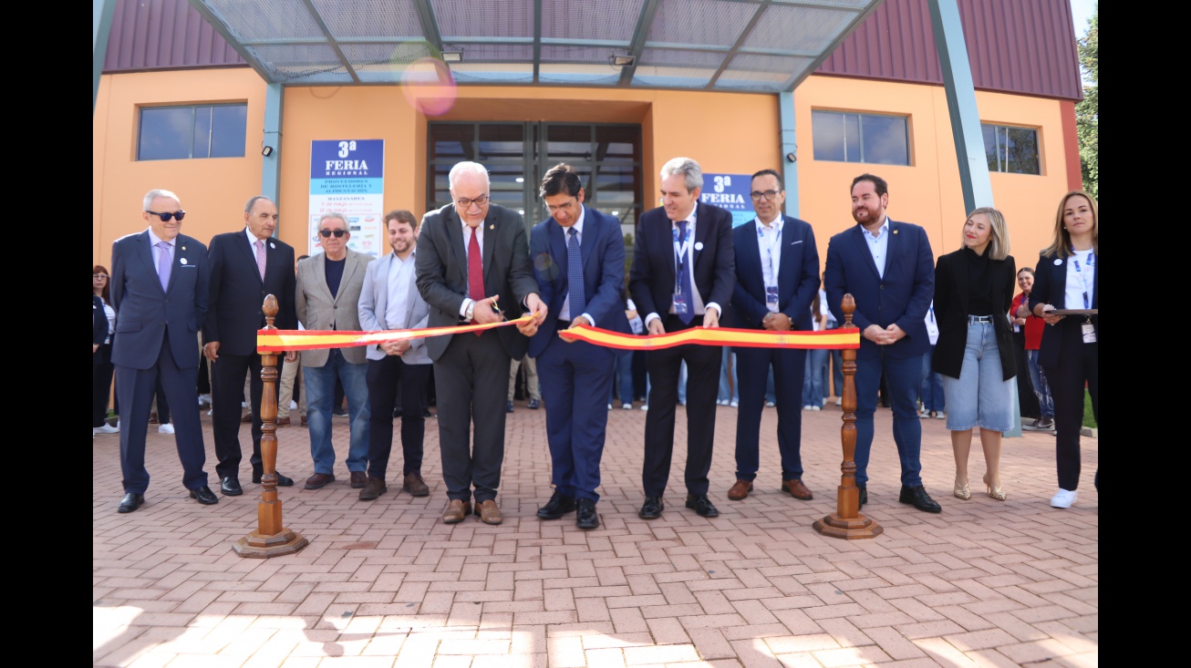 Corte de cinta inaugural a cargo del vicepresidente segundo del gobierno regional
